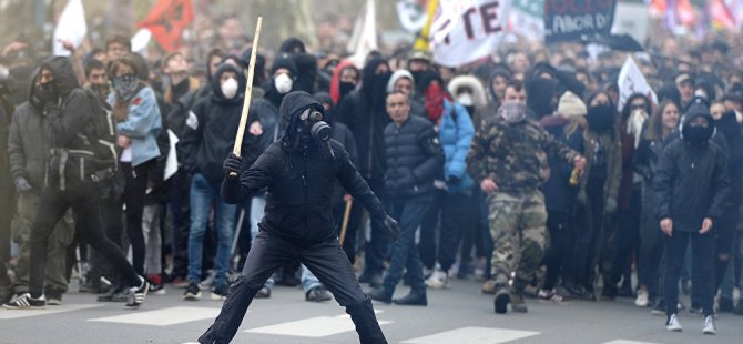 Fransız memur, işçi ve öğrenciler Macron'a karşı greve gitti, Paris'te çatışma çıktı