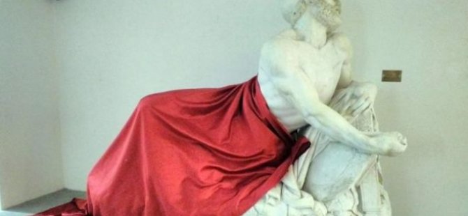 İtalya'da dinler arası diyalog toplantısında heykelin örtülmesine tepki