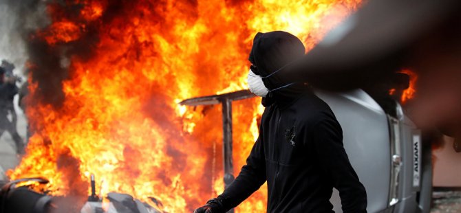 Paris'te 1 Mayıs gösterilerine göz yaşartıcı gazla müdahale