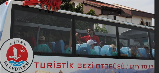 Girne Belediyesi, üstü açık turist otobüsünün seferlerini başlattı