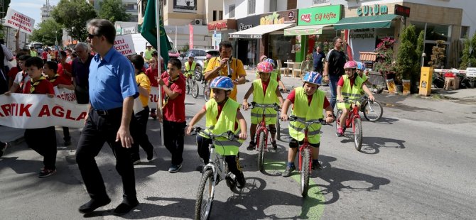 Şht. Tuncer İlkokulu Öğrencileri “Trafikte Beni Fark Et” sloganıyla yürüyüş yaptı