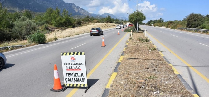 Batı çevre yolu Girne Belediyesi tarafından temizleniyor