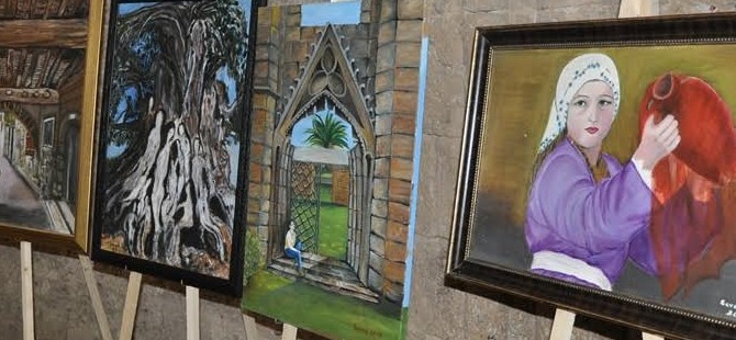 Gazimağusa Belediyesi’nin katkılarıyla Annelerin Resimleri Karma Resim Sergisi Buğday Camii’nde açıldı