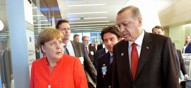 Erdoğan Merkel ile Gazze krizini konuştu