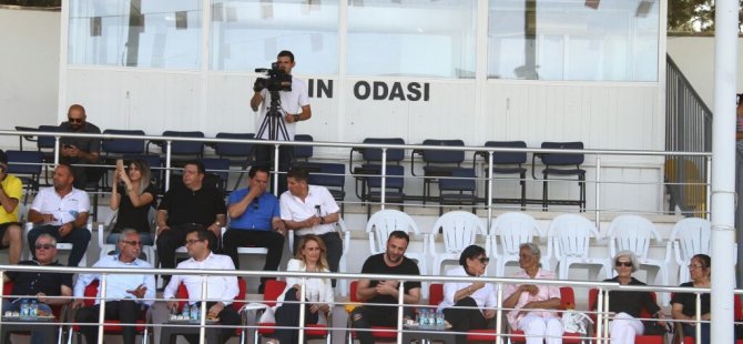 Erhürman, amatör kadın futbol takımlarının maçını izledi