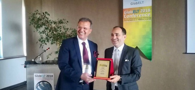 GLOBELT Konferansının Açılış Konuşmasını Türkiye’nin Sırbistan Büyükelçisi Tanju Bilgiç’e Plaket Verildi…