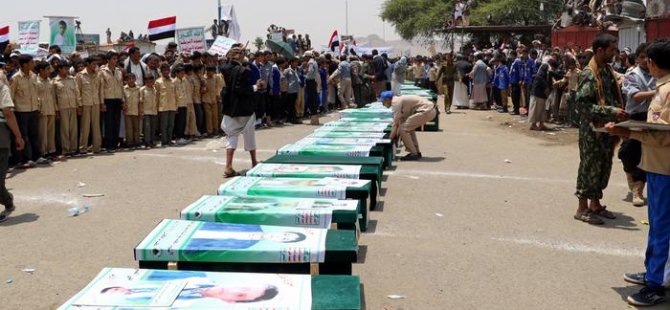Yemenli çocuklar için toplu cenaze düzenlendi