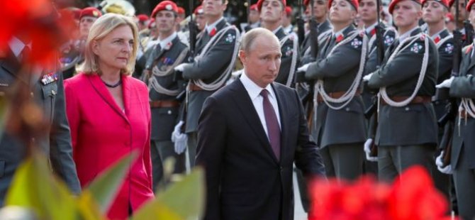 Putin'i düğününe çağıran Avusturya Dışişleri Bakanı'na istifa çağrısı