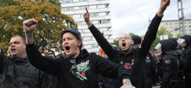 Almanya'da binlerce aşırı sağcıyı sokaklara döken söylentiler nasıl çıktı?