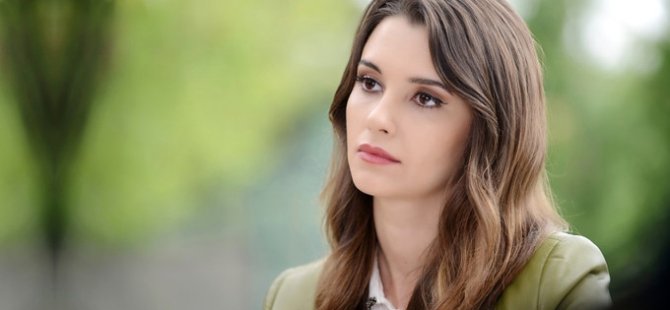 Leyla Lydia Tuğutlu, Derin Dekoltesiyle Göz Doldurdu