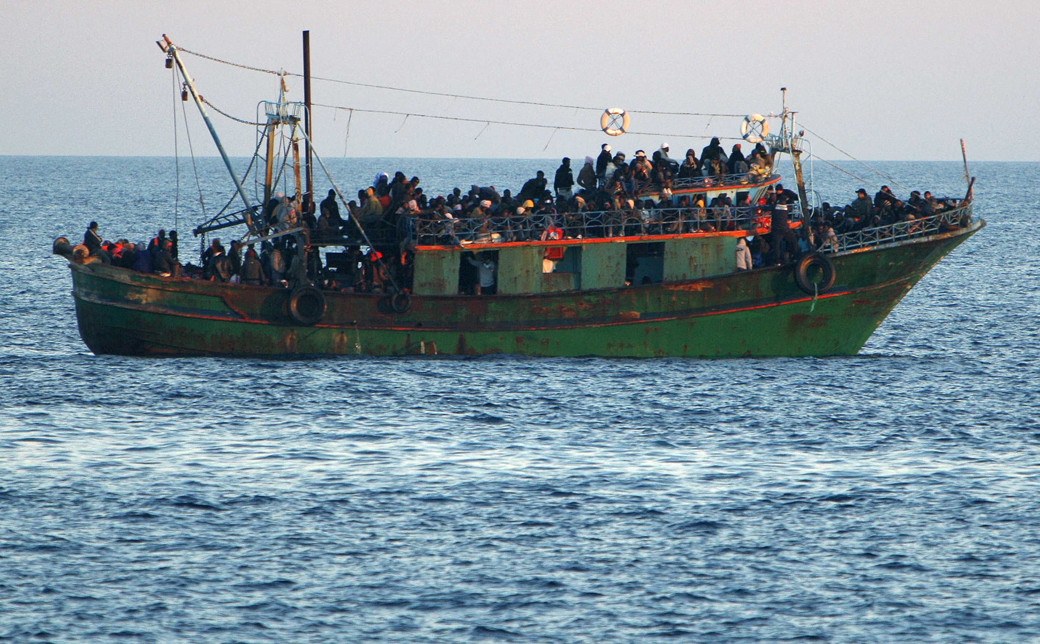Son dakika! Mülteci gemisi batma tehlikesi yaşıyor