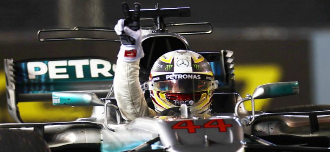 Singapur'da kazanan Hamilton