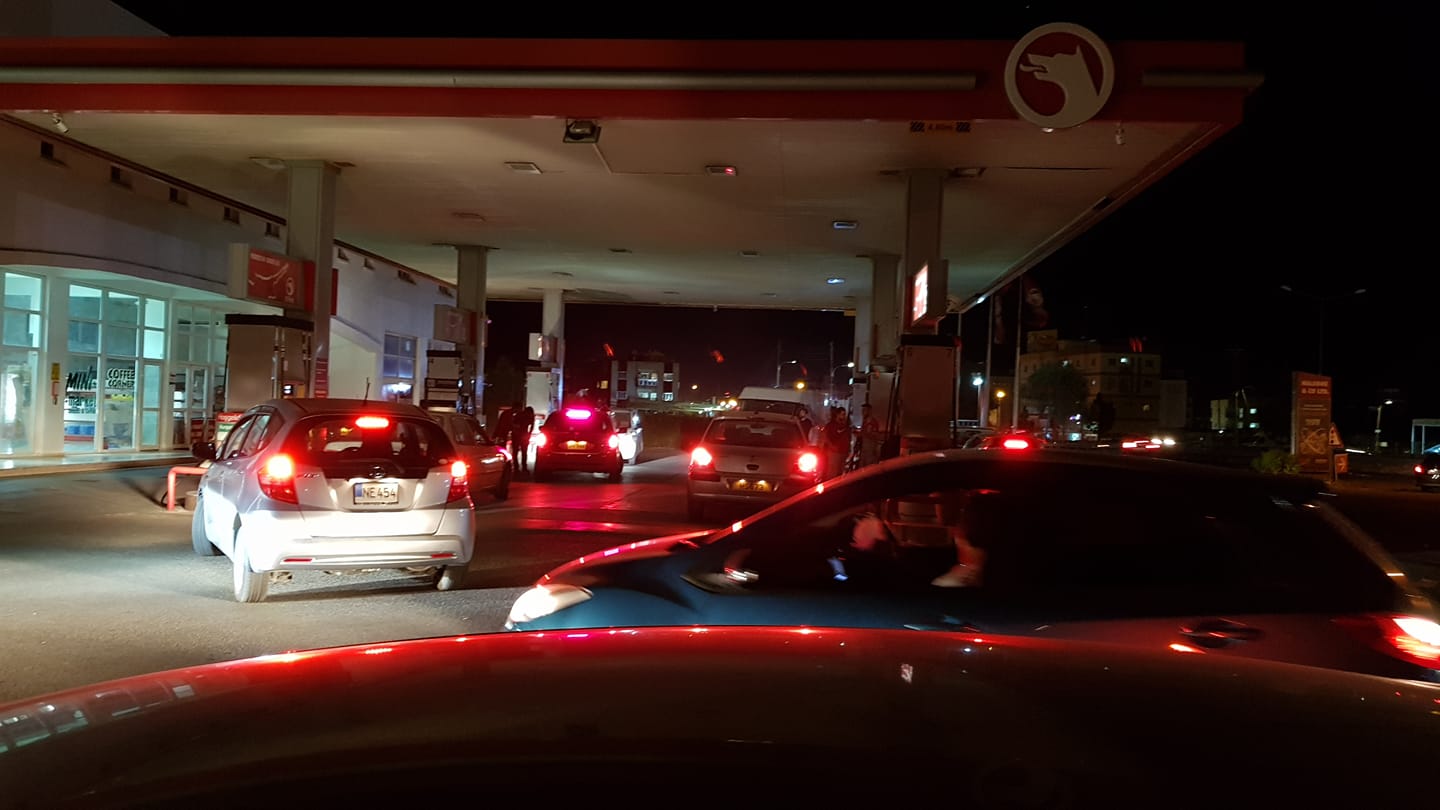 SON DAKİKA: Benzin İstasyonlarına Akın Var