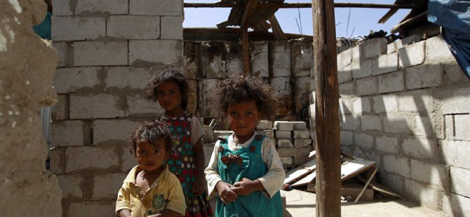 Yemen'de insanlar kıtlıktan ot yemeye başladı'