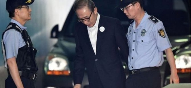 Rüşvet almaktan suçlu bulunan eski Güney Kore lideri Lee Myung-bak'a 15 yıl hapis