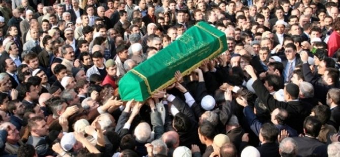 Adana'da cezaevi firarisi, kendisi için ölüm ilanı yayınlatıp cenaze töreni düzenletti