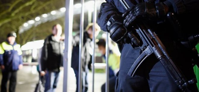 Hollanda'da cihatçı hücresine sızan polisler,  operasyon sonucunda saldırıyı önledi