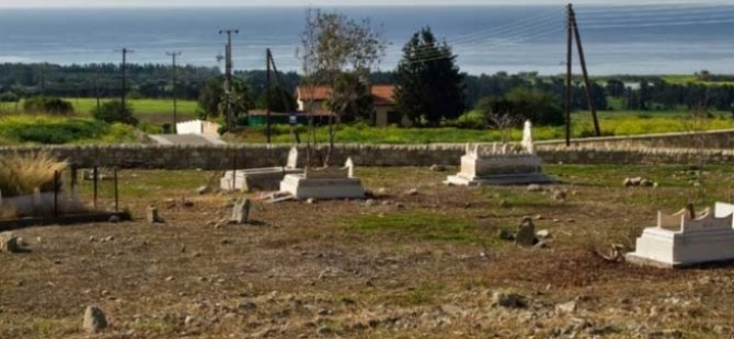 Larnaka türk mezarlığında Arapça yazılı yeni mezar taşları