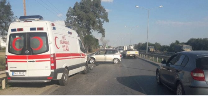 Hamitköy’de ambulans ile araç çarpıştı