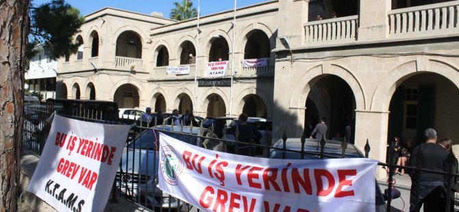 KAMU-İŞ ile KTAMS Girne Kaza Mahkemesinde bugün tam gün grevde