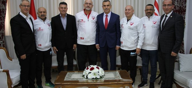Uluçay, Londra Türk Master takımı heyetini kabul etti