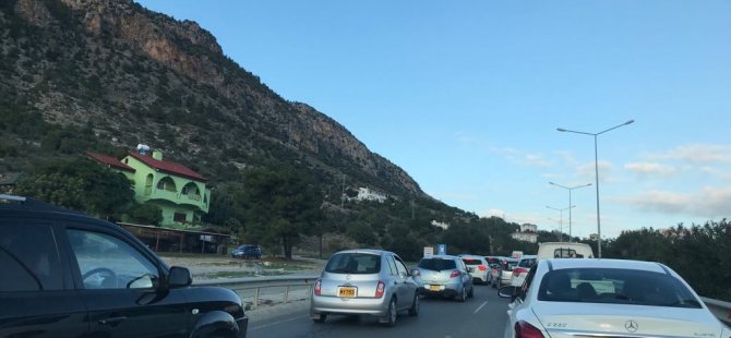 Lefkoşa- Girne trafiği felç