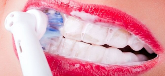 “Dişlerinizi fırçaladıktan sonra ağzınızı su ile çalkalamayın”