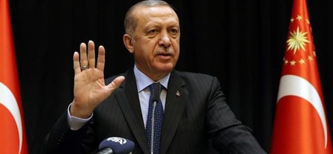 Erdoğan'la tokalaşmadı, Erdoğan'ın eli havada kaldı (video)