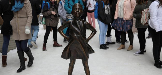'Korkusuz Kız' heykeli taşınıyor