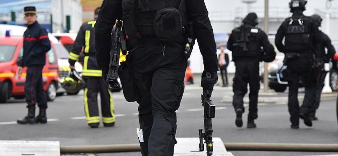 Fransa alarmda! Polisten halka 'sokağa çıkmayın' uyarısı!