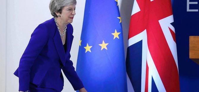 Theresa May güvenoyu aldı ama Brexit krizi sürüyor