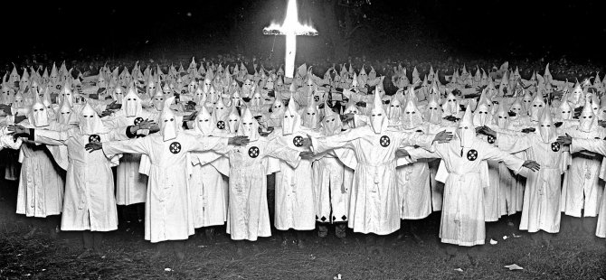 Afrikalı gence Ku Klux Klan tarzı saldırı: 5 dişini penseyle söktüler