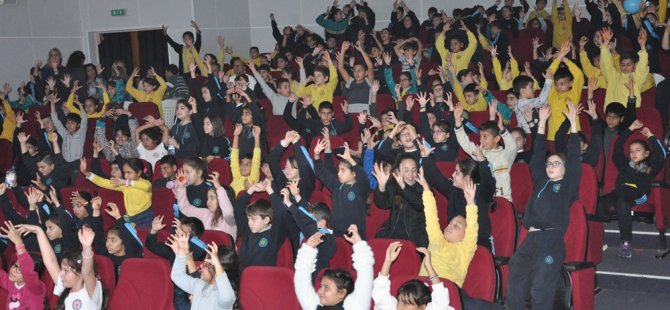 Güzelyurt Belediyesinden İlkokul Öğrencilerine Yeni Yıl Etkinliği