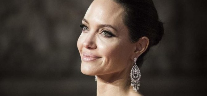 Angelina Jolie siyasete girebileceğini açıkladı!