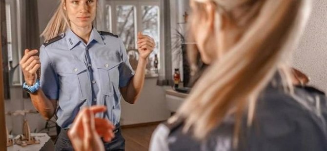 'Almanya'nın en seksi polisi' seçimini yaptı