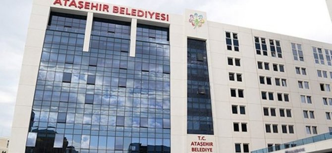 Türkiye'de bir işçi belediye önünde kendini yaktı