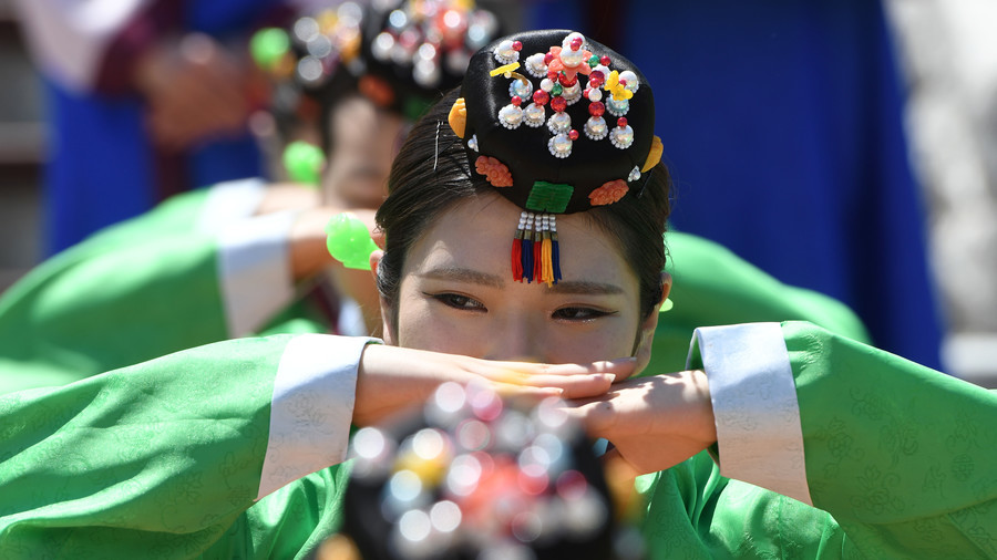30.000 Güney Koreli kadın casus kameraları protesto etti