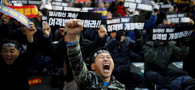 Güney Kore'de bir taksici daha kendini yaktı