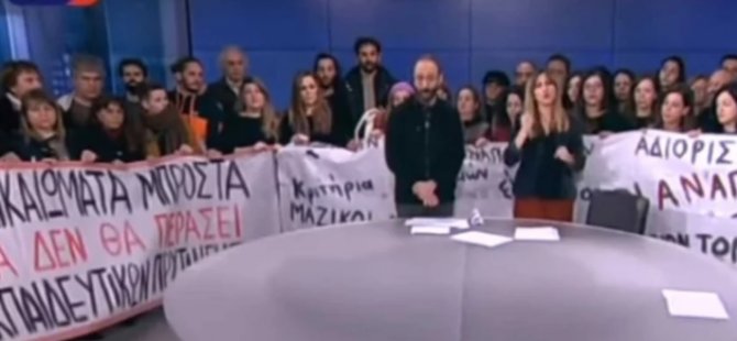 Öğretmenler Yunanistan'da devlet televizyonunu işgal etti