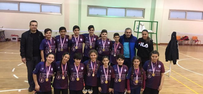 Yakın Doğu Koleji Badminton’da Erkeklerde ve Kızlarda Çifte Şampiyonluğa Ulaştı...