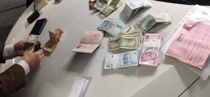 Atatürk Havalimanı'nda kapısı açık cipin içinden para dolu çanta çıktı