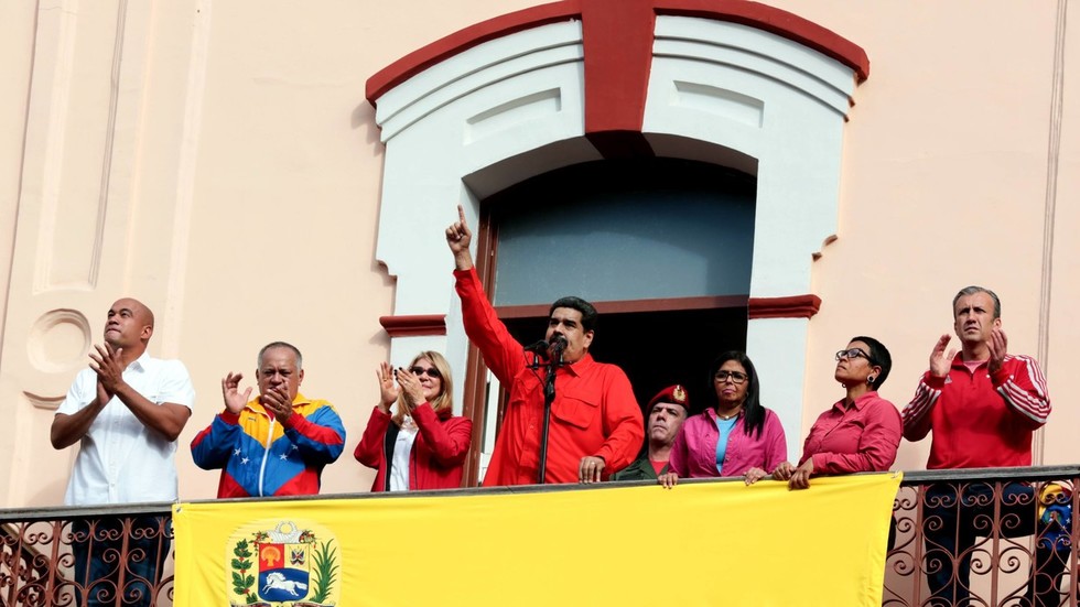 Venezuela ABD’deki elçilik ve konsoloslukların kapatılmasını emretti