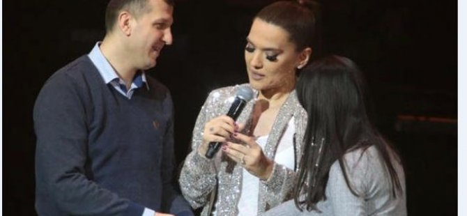 Demet Akalın konserinde evlilik teklifi eden çifte 35 bin TL'lik hediye !