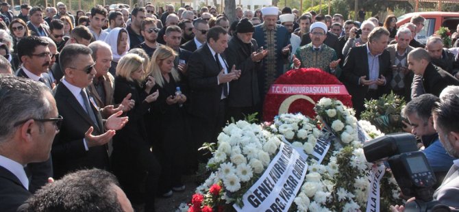 Aydın Denktaş Lefkoşa Kabristanlığı’nda oğlu Raif'in yanına defnedildi