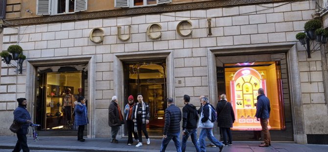 Gucci ırkçılık eleştirilerinin ardından o kazağı satıştan kaldırdıGucci ırkçılık eleştirilerinin ardından o kazağı satıştan kaldırdı