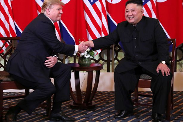 Kim Jong Un ile ABD Başkanı Donald Trump arasındaki görüşme başladı