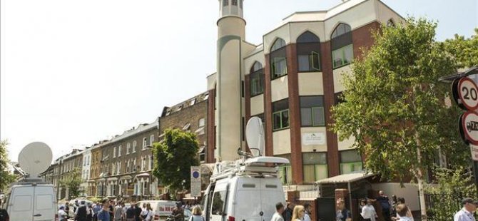 İngiltere’de 4 camiye  saldırı