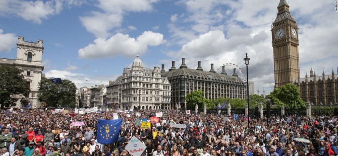 Londra'da bir milyon kişi Brexit karşıtı protestolar için sokağa çıktı, gazeteler yer vermedi