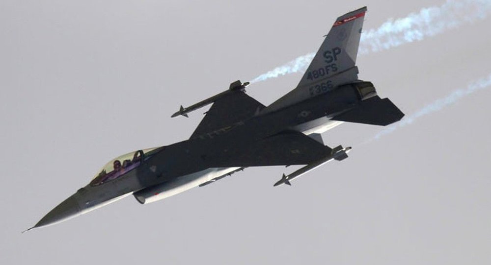 Hollanda'da bir F-16 uçağı 'kendini vurdu'