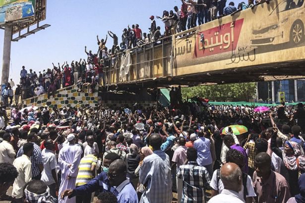 Sudan'da istihbarat başkanı istifa etti
